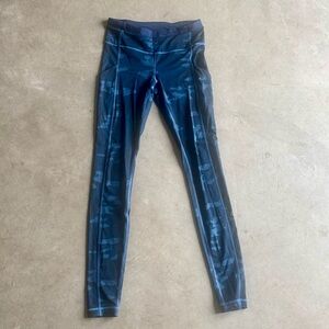 Lululemon Blue Camo Leggings 4 Speed Up
tight 28” yoga athletic stretch pants 4